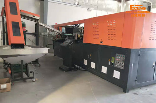 kasus perusahaan terbaru tentang 2 set 6 mesin blow moulding rongga dipasang di Arab Saudi