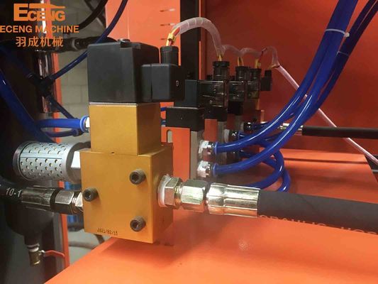 700 KG Mesin Blow Molding Botol Pet Semi Otomatis 50HZ 3PHASE 5000 Ml