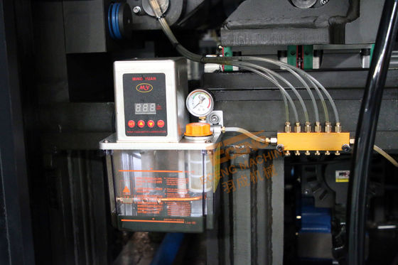 Mesin Blow Molding 12 Rongga K12 Sepenuhnya Otomatis Dengan 26000BPH Untuk Botol PET