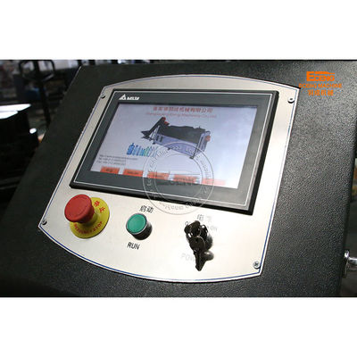 Botol Alkohol 4 Rongga PET Blowing Machine 600ml Stretch Blow Moulding